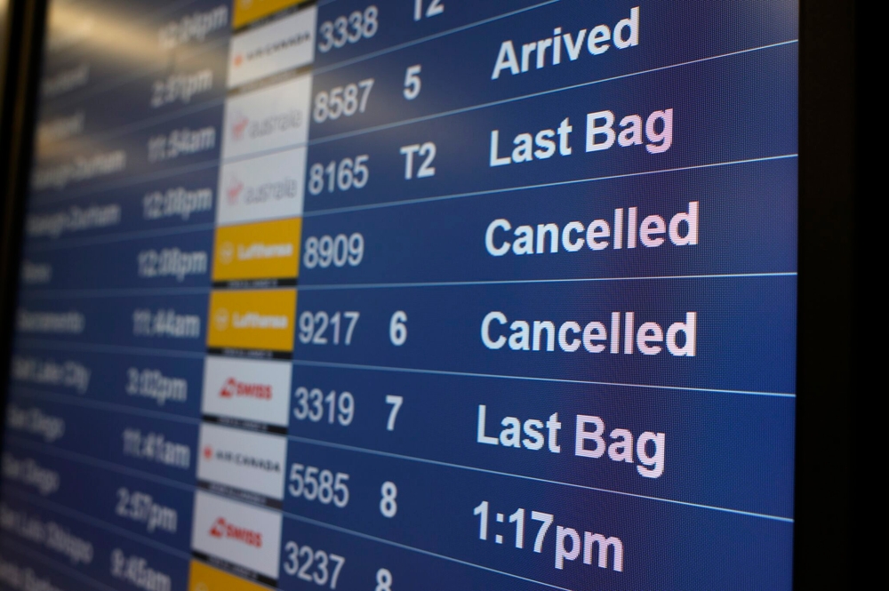 img of Government Shutdown Paralyzes Air Travel as Controllers Work Without Pay