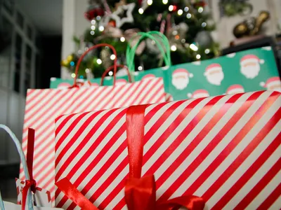 img of Economic Distress Deepens: Holiday Spending and Hiring Hit Decade Lows Amid Policy Failure
