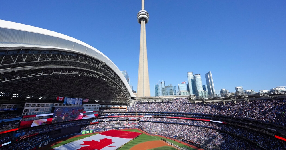 img of Toronto Fans' Respect for American Anthem Shows Sports Can Transcend Politics