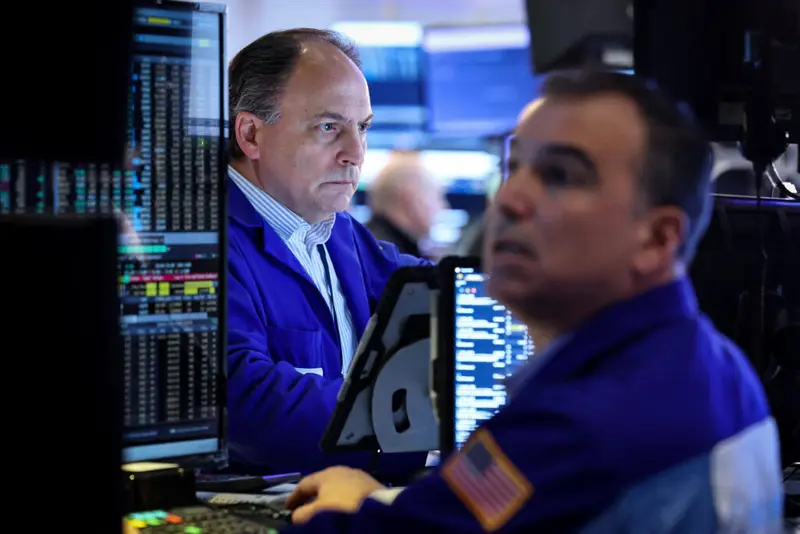 img of The Dollar's Decline: A Hedging World Rejects American Financial Hegemony